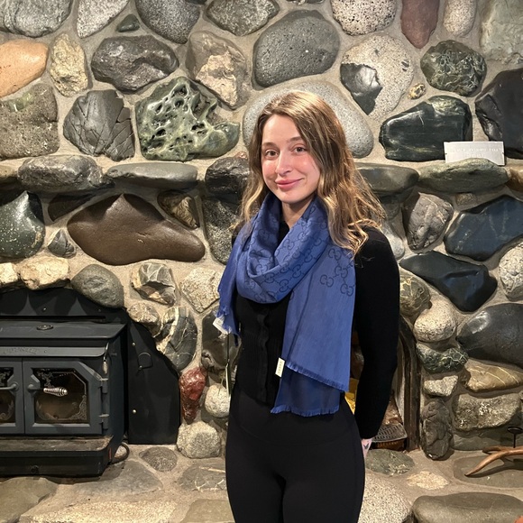 Gucci Blue Logo Women's Scarf - Picture 6 of 6